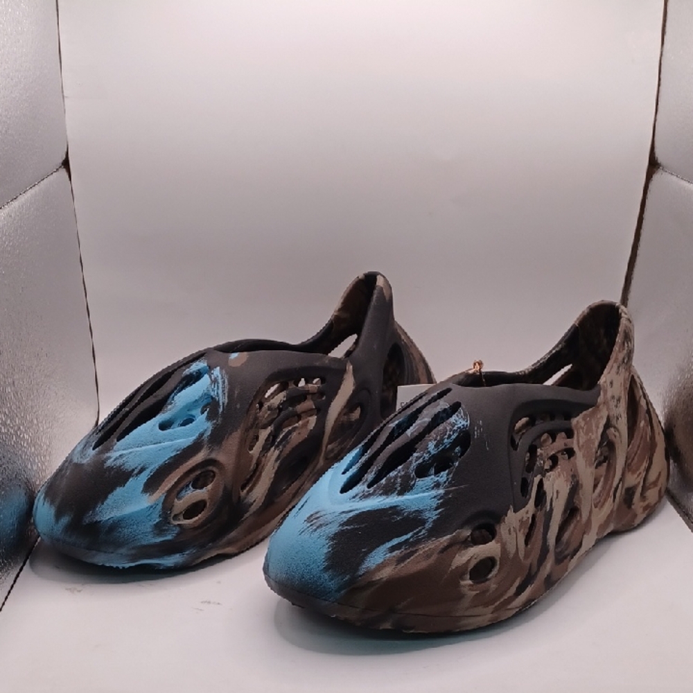 NEW Adidas X Yeezy Foam Runner-MX Cinder Unisex Size 10 US ID4126